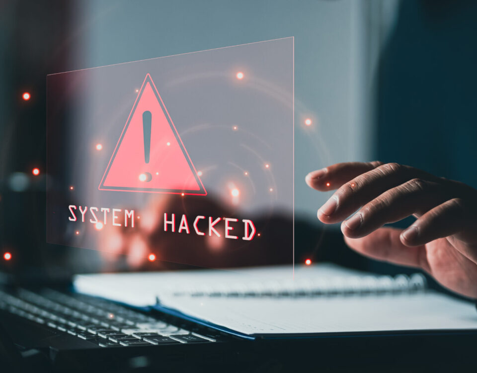 Warnhinweis auf einem Computer als Symbol für Cyberangriffe und IT-Sicherheit in Darmstadt